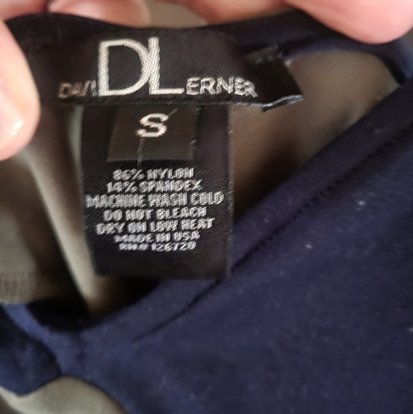 Body hugging block dress. Size small - Picture 5 of 8